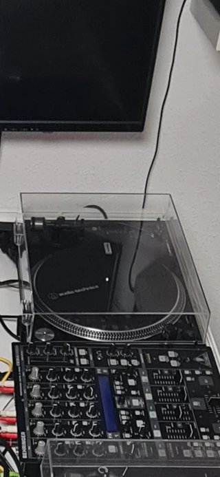 Plato Audiotechnica con 3 años.