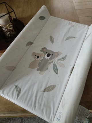 Cambiador bebé koalas y hojas