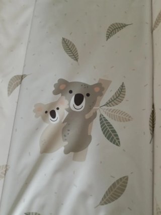 Cambiador bebé koalas y hojas
