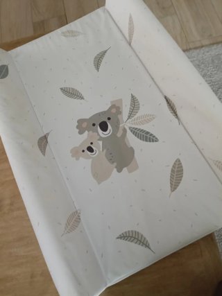 Cambiador bebé koalas y hojas