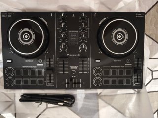 Controlador DJ Pioneer DDJ-200