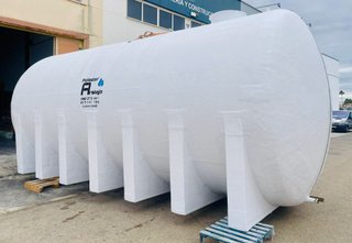 Depósito de poliéster para agua