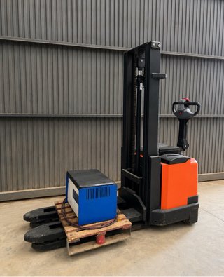 Apilador Toyota 1.200 Kg