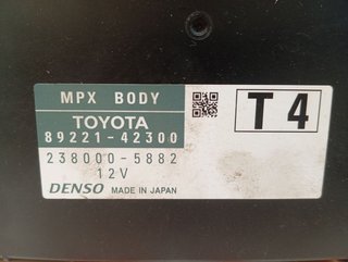 TOYOTA RAV 4 Advance Hybrid CAJA RELES / FUSIBLES