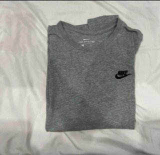 Camiseta Nike Gris