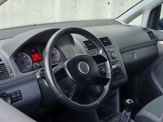 TOURAN SPORT 2.0 TDI 136 CV * 1 DUEÑO Y NACIONAL *