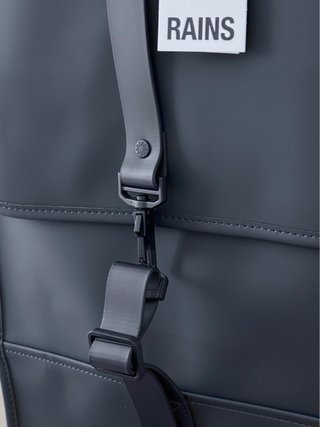 Mochila azul marina impermeable Rains nueva