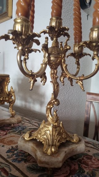 Reloj y candelabros bronce años 50
