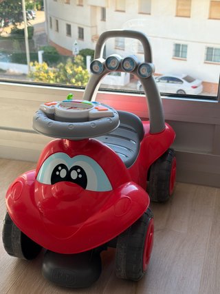 Moto correpasillos Chicco roja
