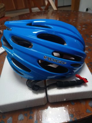 Casco bici indigo nuevo