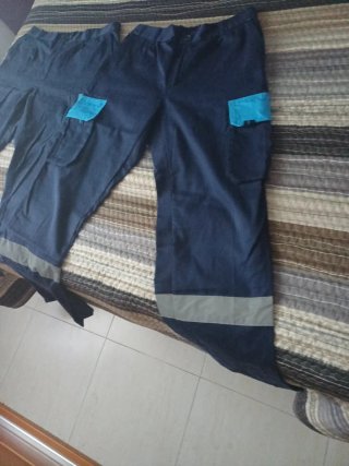 Pantalon trabajo azul, reflectante gris. Talla 44