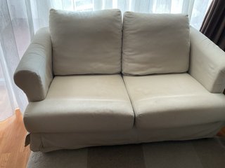 Sofá de 2 plazas beige
