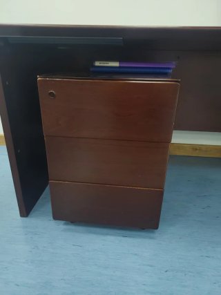 Mesa de despacho madera con cajoneras