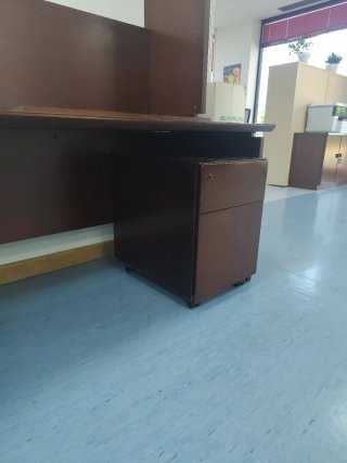 Mesa de despacho madera con cajoneras