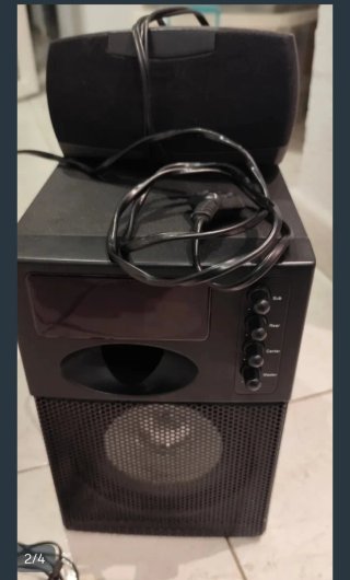 Subwoofer y Altavoz Negro