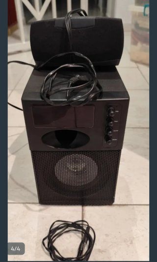 Subwoofer y Altavoz Negro