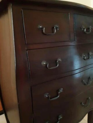 Cómoda abombada patas curva madera