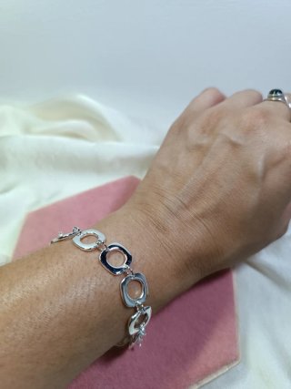 Pulsera de plata con eslabones cuadrados