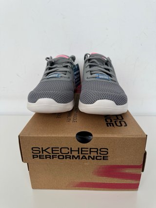 Zapatillas nuevas Skechers. Talla 38