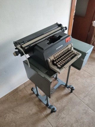Máquina de escribir Olivetti Linea 98