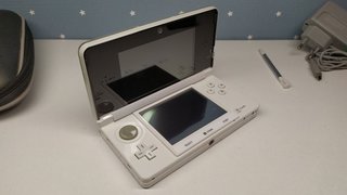 Nintendo 3DS Bianca + Pokémon Perla + Regalo LEED