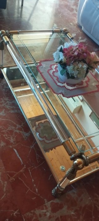 Mesa de centro cristal y metal dorada