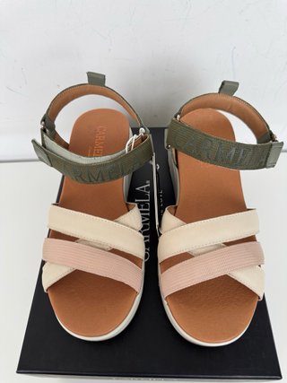 Sandalias Carmela Piel Talla 39 Beige/Verde nuevas