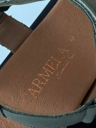 Sandalias Carmela Piel Talla 39 Beige/Verde nuevas