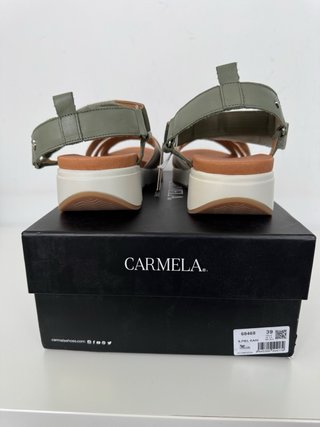 Sandalias Carmela Piel Talla 39 Beige/Verde nuevas