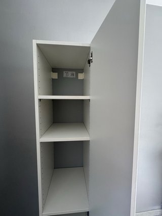 Armario estrecho blanco