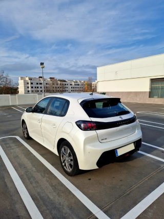 Peugeot 208 2021