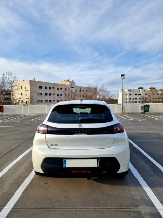 Peugeot 208 2021