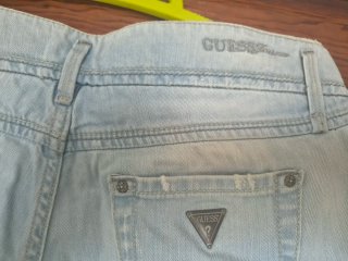 Shorts vaqueros Guess mujer Talla S No está amaril