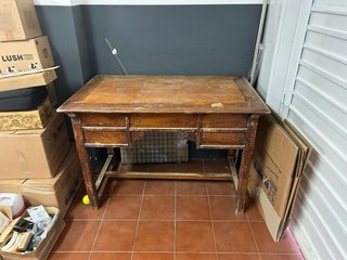 Mesa escritorio antigua de madera