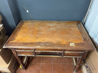 Mesa escritorio antigua de madera