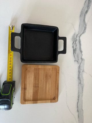 Teglia quadrata in ghisa con base legno