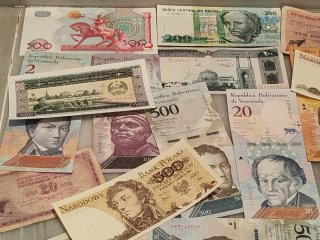 Lote 35 Billetes Internacionales Variados