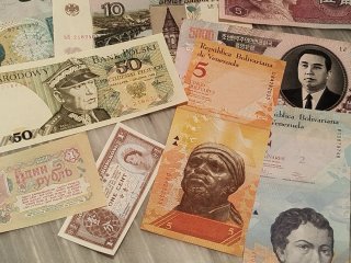 Lote 35 Billetes Internacionales Variados