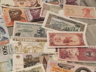Lote 35 Billetes Internacionales Variados