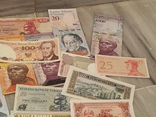 Lote 35 Billetes Internacionales Variados