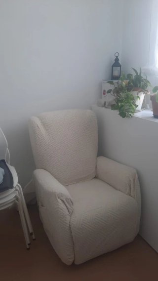 Sillón relax beige tela, extremadamente cómodo.
