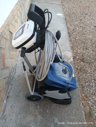 Robot limpiafondos Zodiac con 1 año garantía