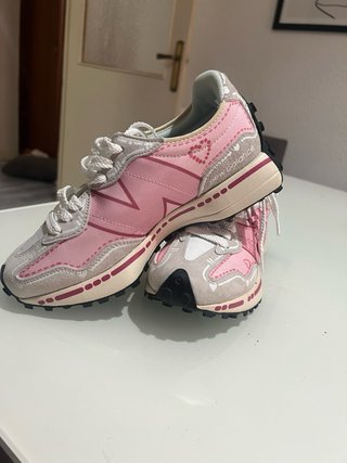 Deportivas New Balance grises y rosas