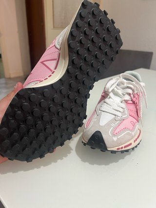 Deportivas New Balance grises y rosas