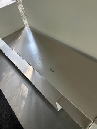 Estantería metálica blanca moderna