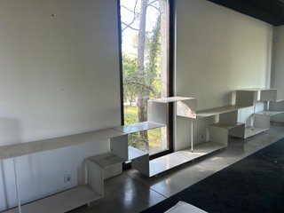 Estantería metálica blanca moderna