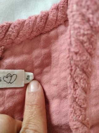 Mono de pana rosa