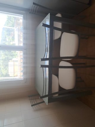 Mesa de cocina con 4 sillas