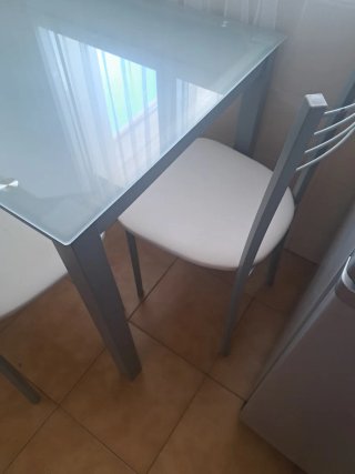 Mesa de cocina con 4 sillas