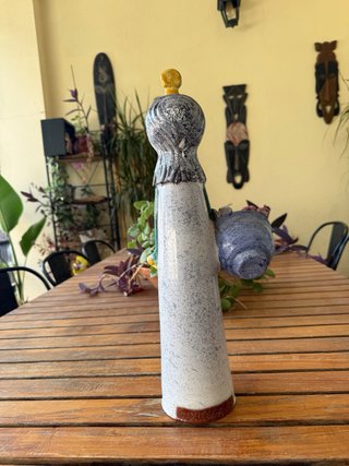 Figura cerámica Rafael Ortega mujer cesto